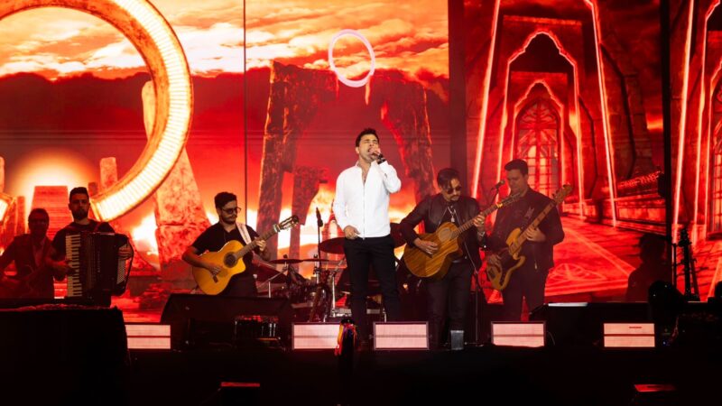 Zezé Di Camargo reúne público recorde em Itajaí durante a Festa do Colono.