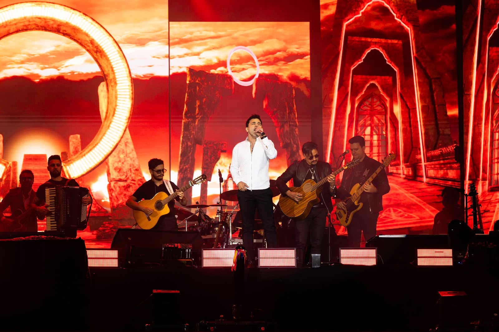 Zezé Di Camargo reúne público recorde em Itajaí durante a Festa do Colono.