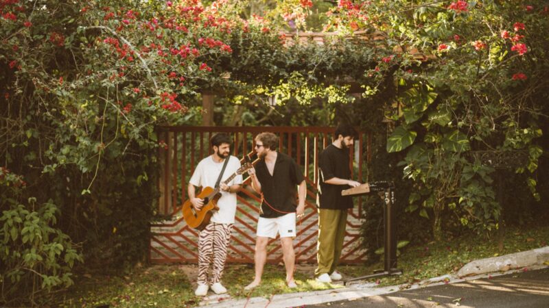 Conheça o ROOFTIME: Banda Brasileira que canta em inglês e une eletrônico e pop.