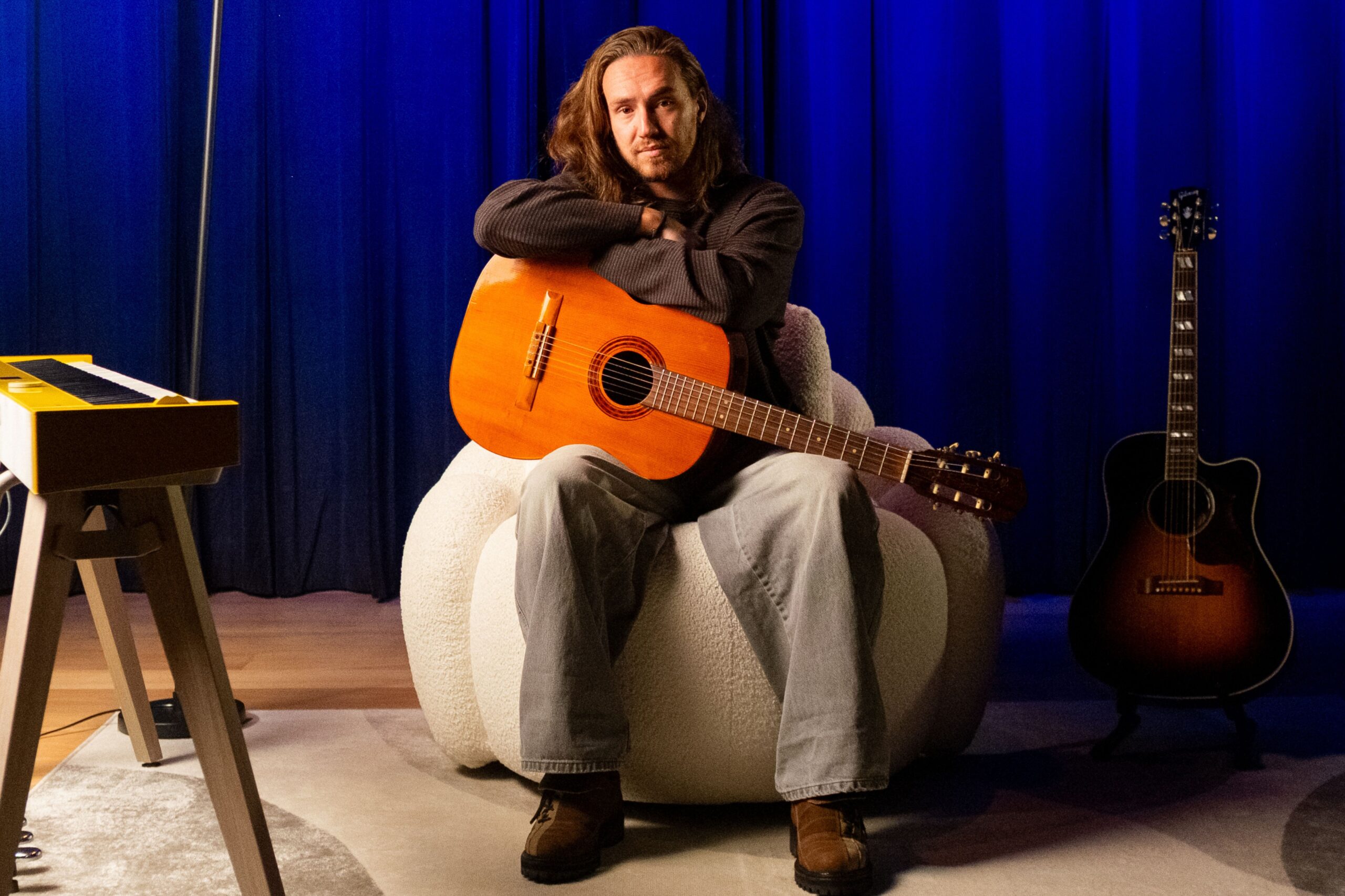 Vitor Kley apresenta “Sozinho e Bem Acompanhado”