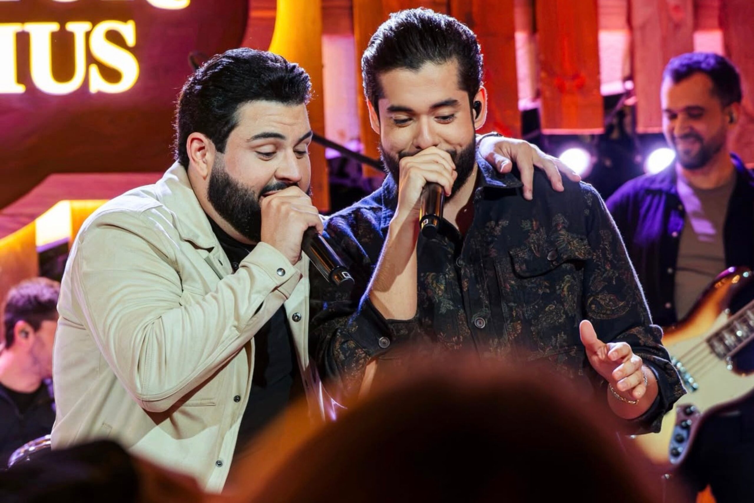 Dom Vitor & Vinícius lançam “Igual Troca de Roupa”, primeira faixa do DVD “Entre Nós”