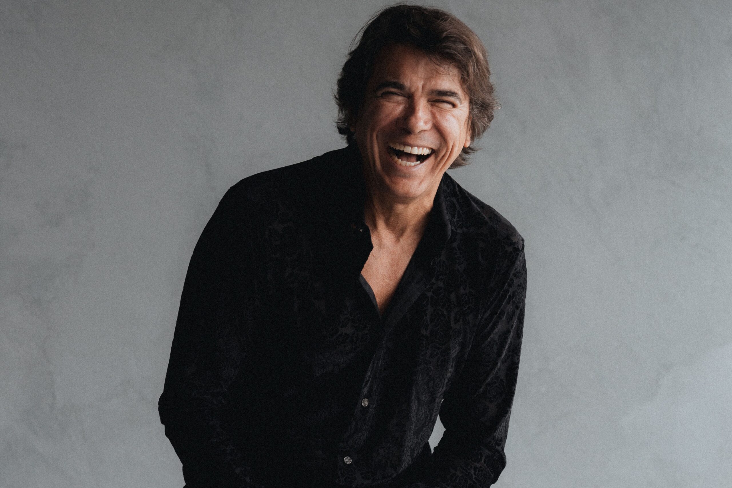 Milton Guedes desembarca em Belo Horizonte com sucessos de Lulu Santos nesta sexta (21).
