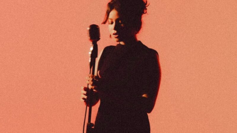Mari Froes lança seu álbum de estreia “Esquina Do Sol”