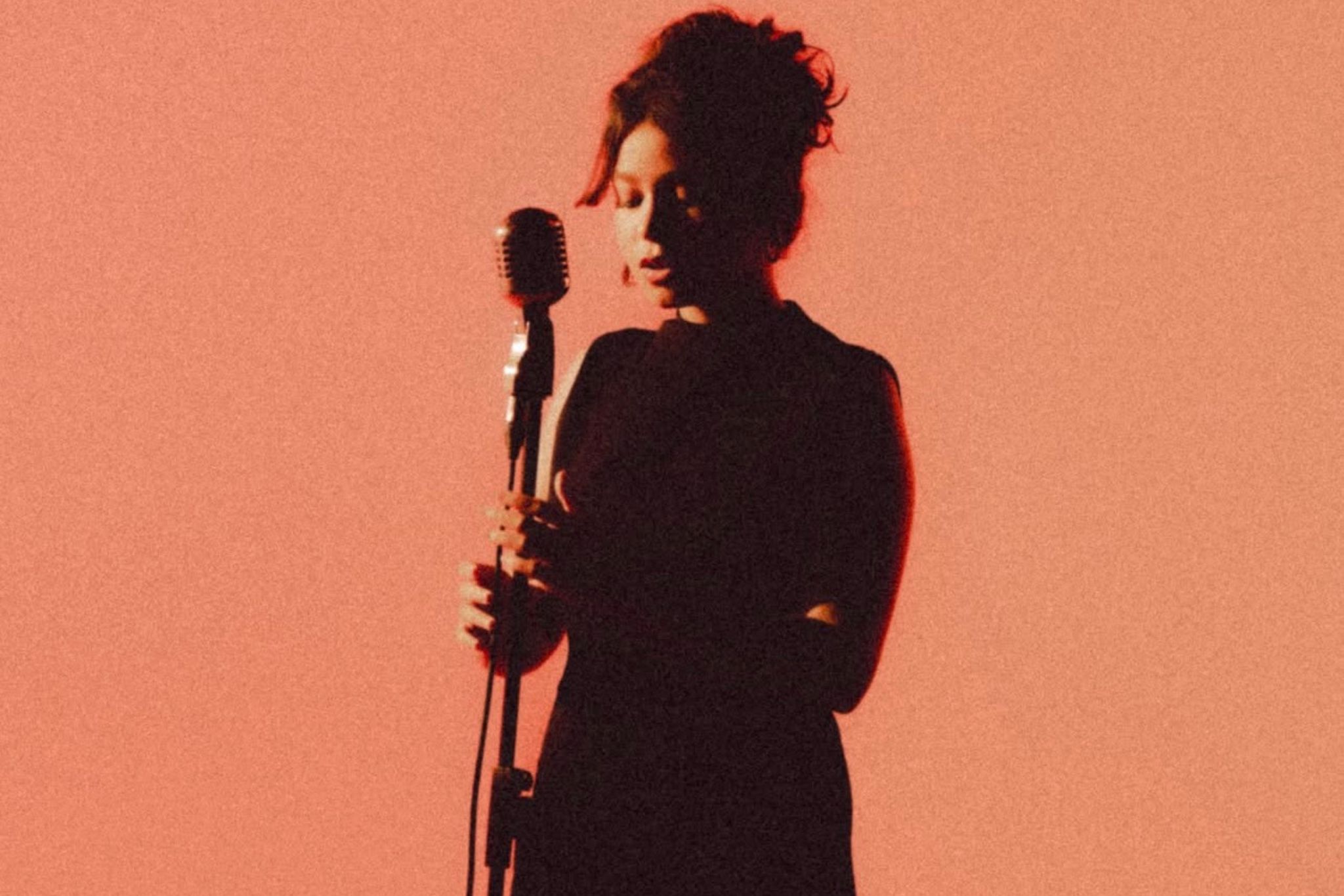 Mari Froes lança seu álbum de estreia “Esquina Do Sol”