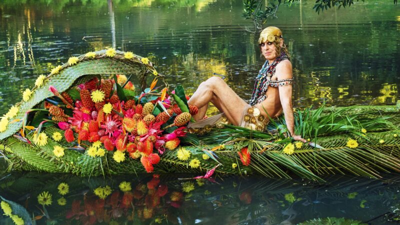 Ney Matogrosso anuncia a turnê 85 Anos de Ousadia com shows pelo país e imagens de David LaChapelle.