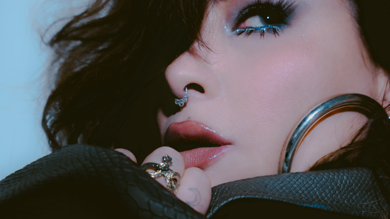 A mesma fúria, em outra pele: PITTY revela nova fase artística e anuncia álbum homônimo, seu primeiro disco de inéditas em sete anos.