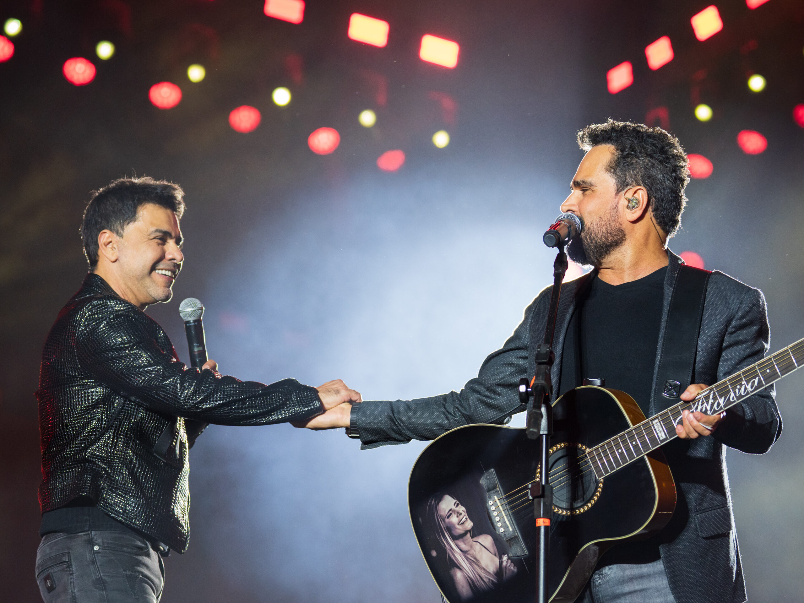 Em Goiânia, Zezé Di Camargo e Luciano mostram seus hits no Festival “Histórias” com coro do público.