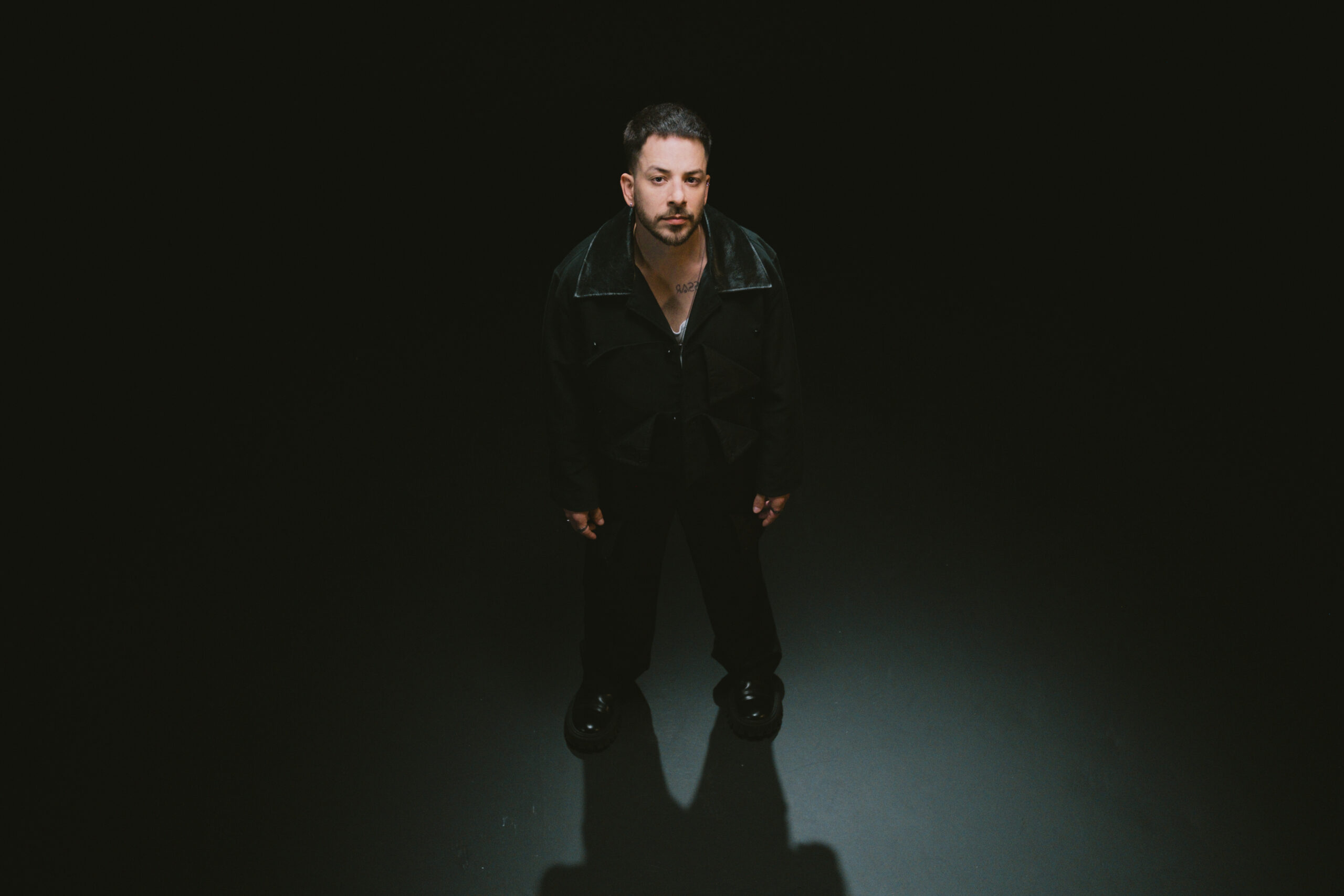Junior abre novo ciclo com “Labirinto”, primeiro single de uma série que desembocará em EP homônimo.