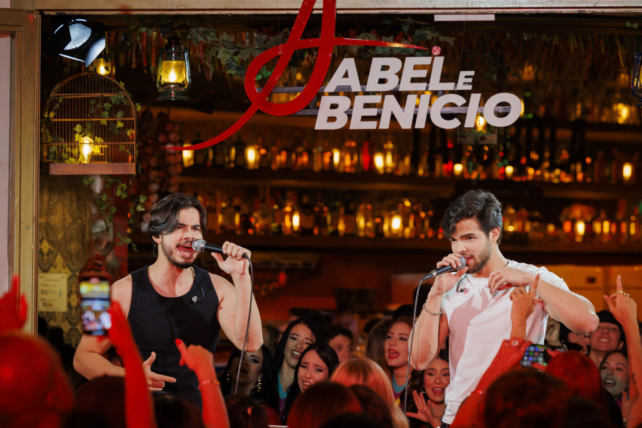 Abel & Benício lançam “Puro Interesse” e apresentam novo volume de “Véspera de Feriado”