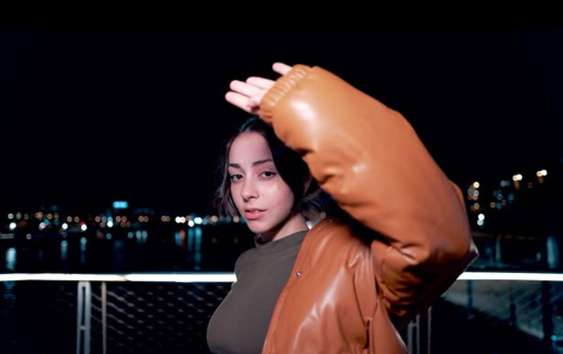 FERNANDA transforma vivência em POP bilíngue e já supera 1,5 milhão de streams.