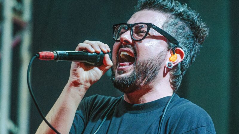 Após meses longe dos palcos, Pe Lanza estreia novo show na Jai Club, em São Paulo.