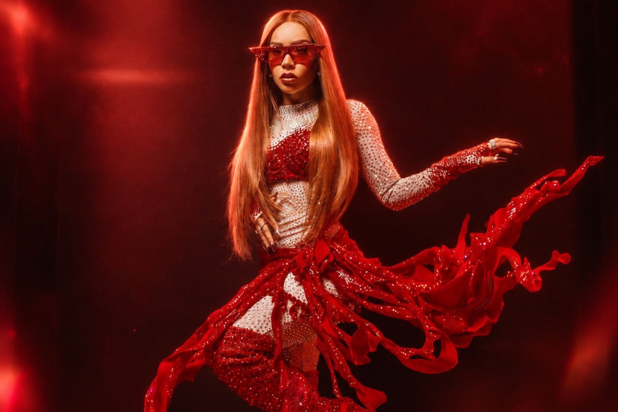 Viviane Batidão aposta em três looks com 15 mil pedrinhas cristalizadas para estreia no Rock in Rio.