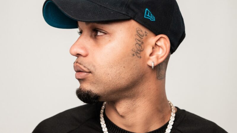 Rapper Sos assina com a gravadora 1Kilo e lança “Placebo”