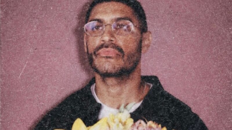 Criolo celebra 15 anos de “Nó na Orelha” com turnê pelo Brasil.