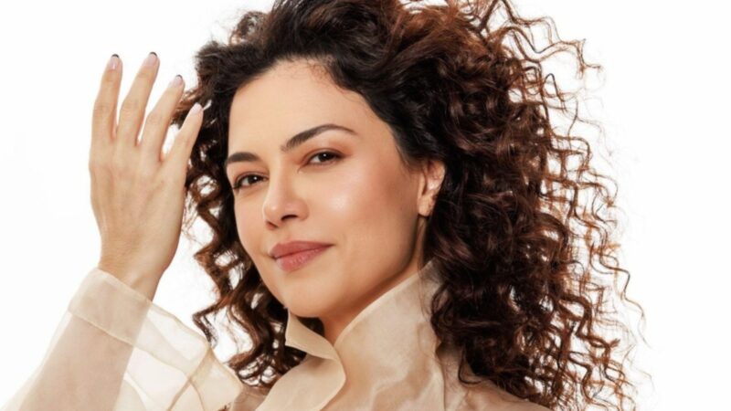 Carol Fazu lança “Faça Chuva ou Faça Sol”, single que dá nome ao novo álbum autoral e tem Vanessa da Mata nos vocais, produção de Liminha e guitarras de Tim Bernardes.