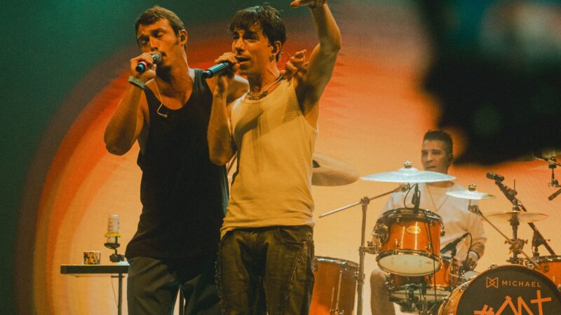 Di Ferrero leva a turnê “SE7E” para o Rock in Rio e recebe cantor Danilo Cutrim no palco.