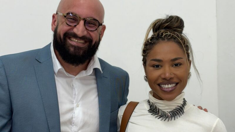 Ebony recebe Medalha Professor Darcy Ribeiro da Câmara Municipal de Queimados.