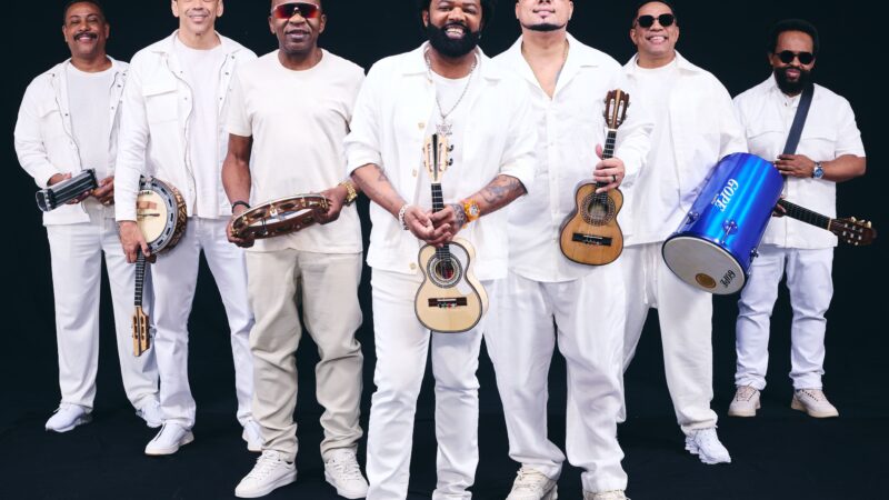 Xande de Pilares e Grupo Revelação se reencontram em noite especial na Brava Arena Jockey.