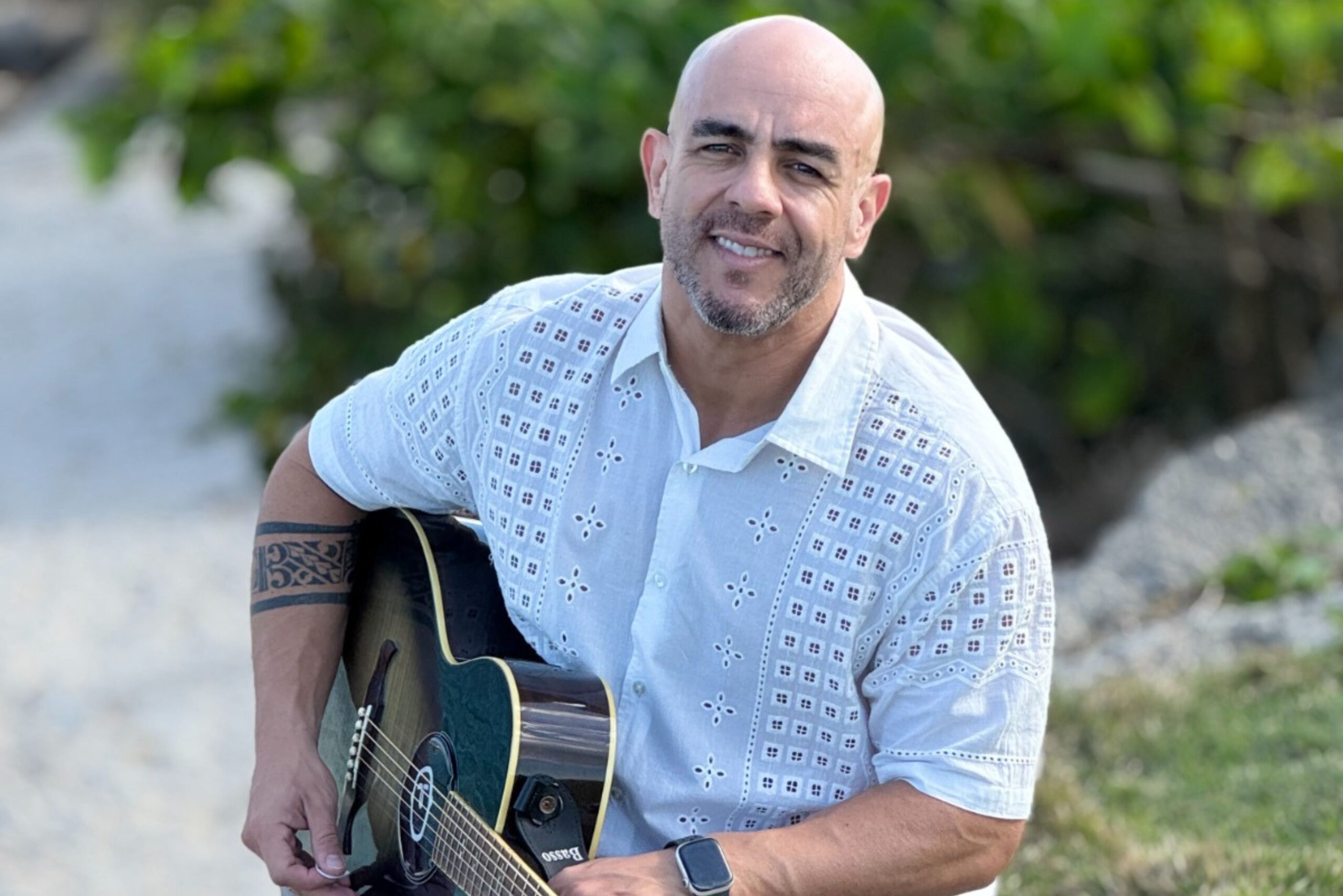 Decco abre nova fase na carreira com “O Amor Vai Te Encontrar”, seu primeiro projeto autoral.