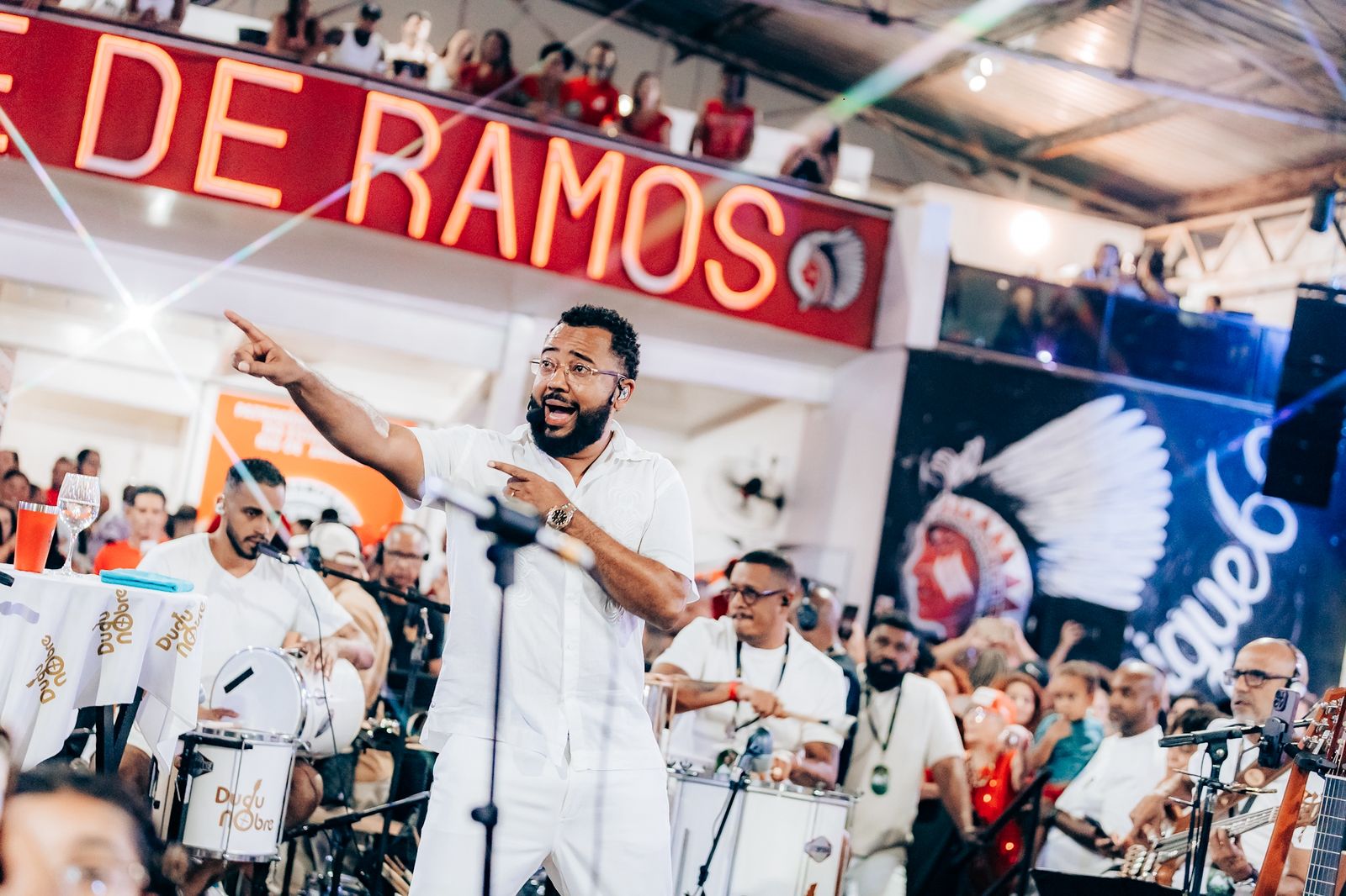 Dudu leva roda de samba para o Cacique de ramos com convidados especiais .