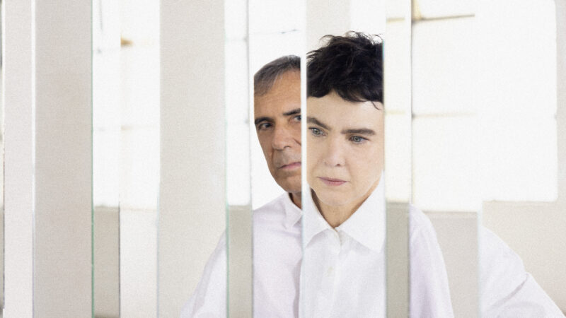 Arnaldo Antunes e Adriana Calcanhotto abrem vendas gerais para shows da turnê “Vice-Versa”