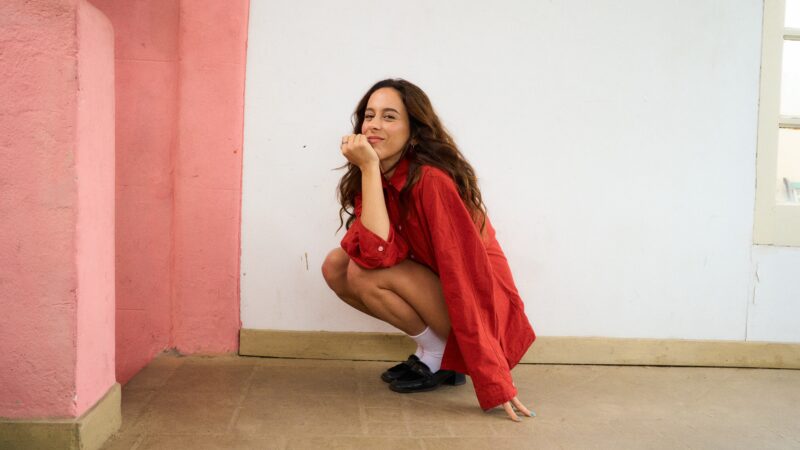 Sofía Campos lança “Minha Beleza”, álbum sobre recomeços gravado no Rio de Janeiro.