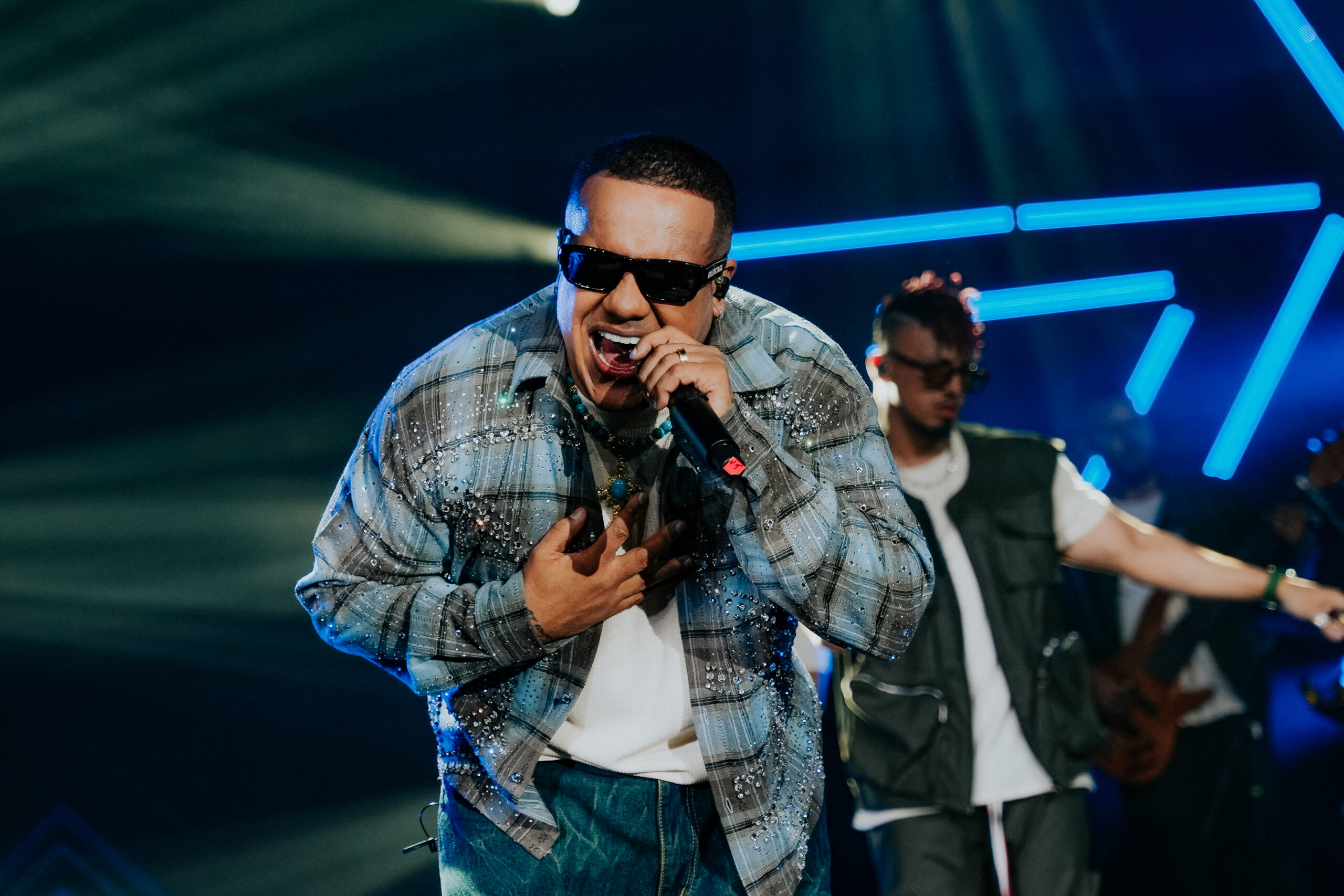 Vitinho assina com a Sony Music e inaugura nova fase da carreira com o primeiro volume do projeto “Intensidade”