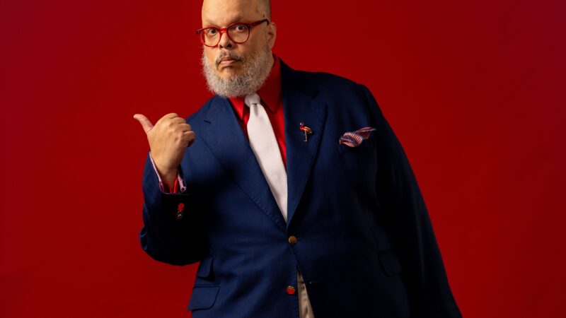 Ed Motta celebra 30 anos de “Manual Prático” em show no Teatro Bradesco, em São Paulo.
