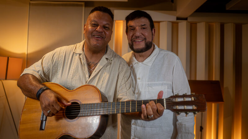 Michael Sullivan dá nova vida a “Me Dê Motivo”, clássico de Tim Maia, em encontro com Alma Djem.