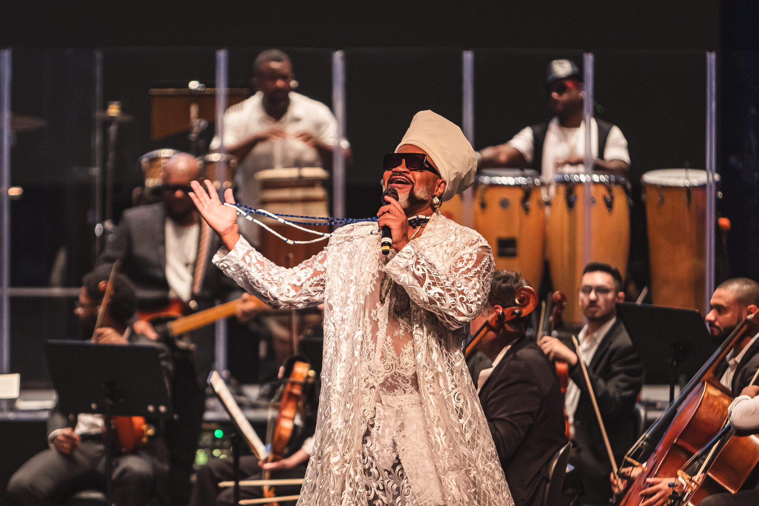 SulAmérica Sessions leva Carlinhos Brown e a Orquestra Ouro Preto à Praça Mauá, no Rio de Janeiro.