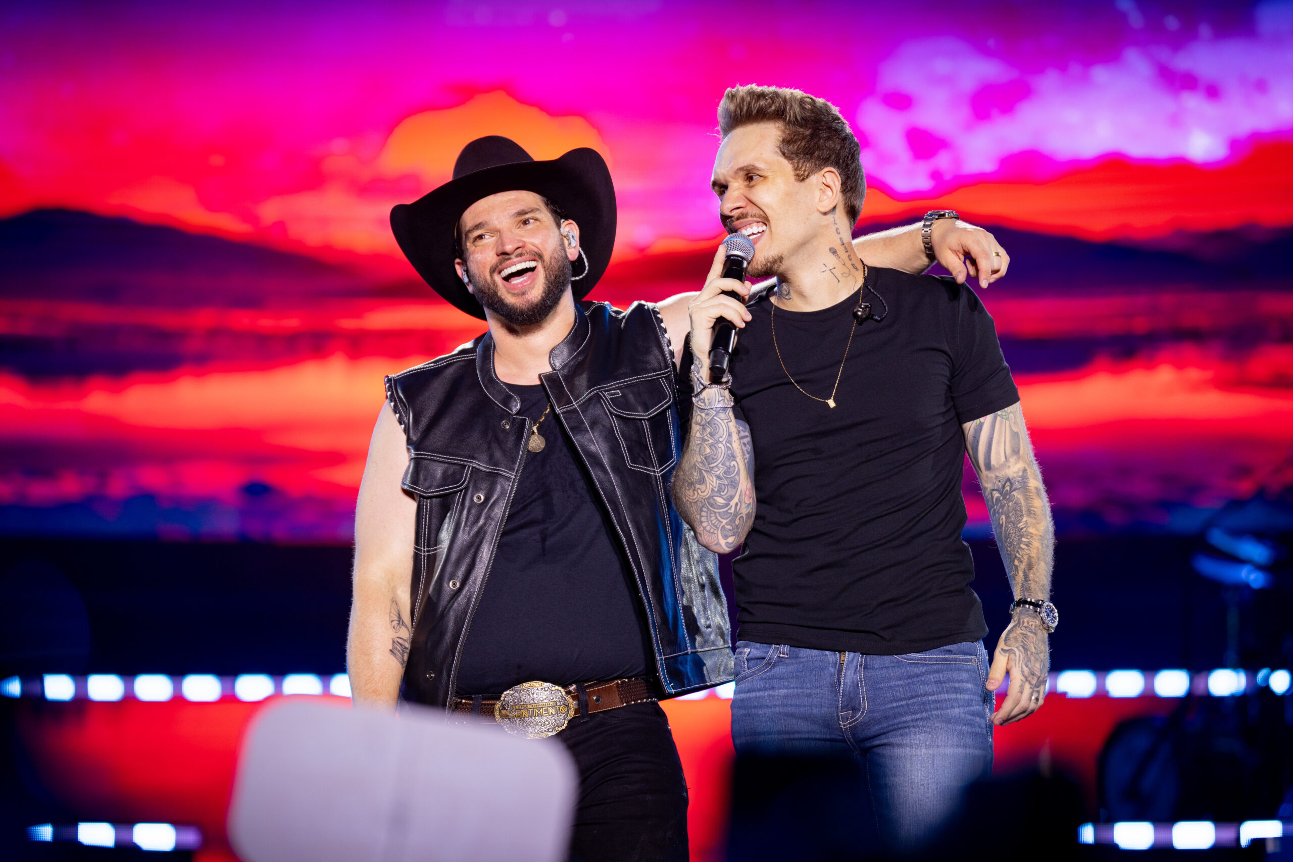 Felipe & Rodrigo fazem história e levam “Pós” ao Top 9 do Spotify Global.
